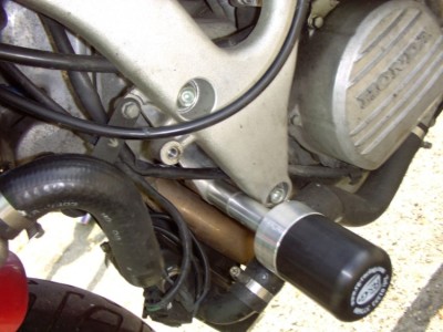 Padací chrániče - Honda RVF400 (NC35), bílé